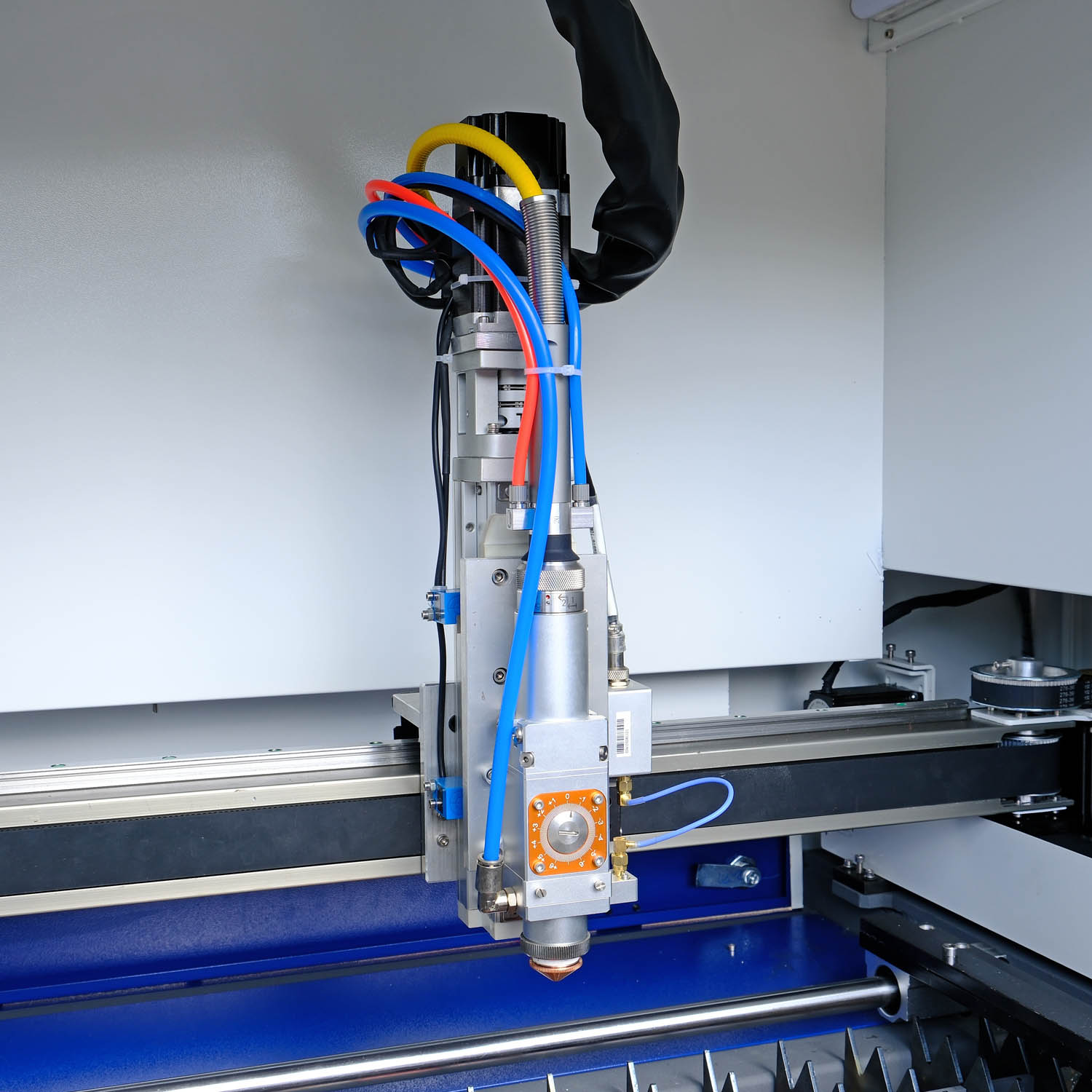 Cabezal de corte Au3Tech A130M en la máquina cortadora FIBRE 1500W